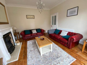 Coastal Hydeaway - Beautiful, Victorian, seaside, dog-friendly, sleeps 8